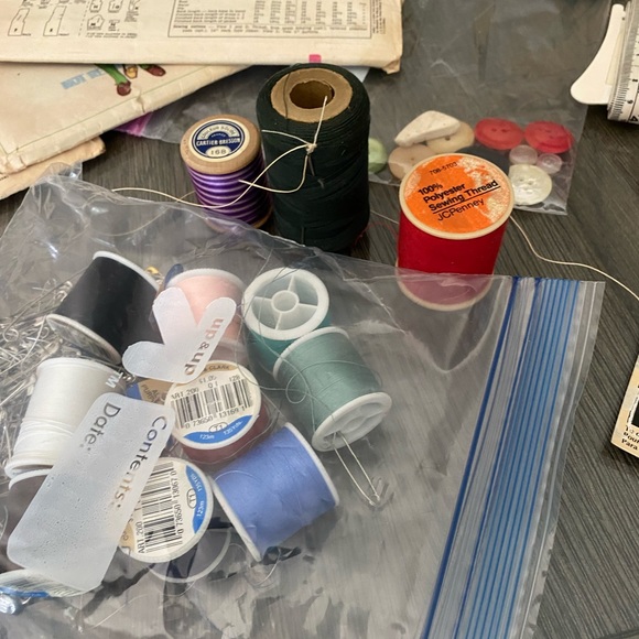 Vintage sewing patterns w/threads needles buttons eye hooks and more 3 Mcalls - Picture 6 of 9